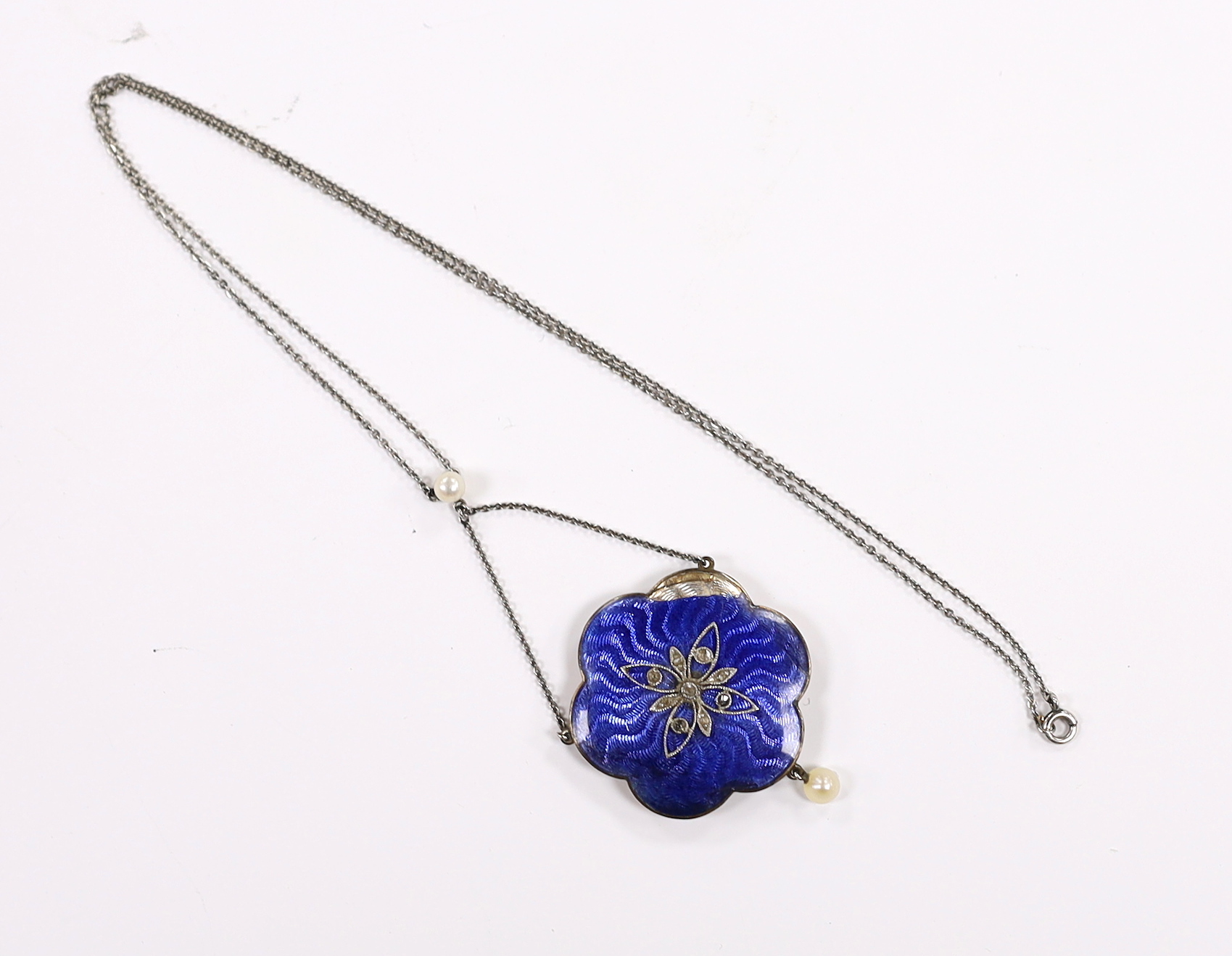 An Edwardian white metal, enamel, seed pearl and rose cut diamond chip set drop pendant necklace, overall 47cm (a.f.)